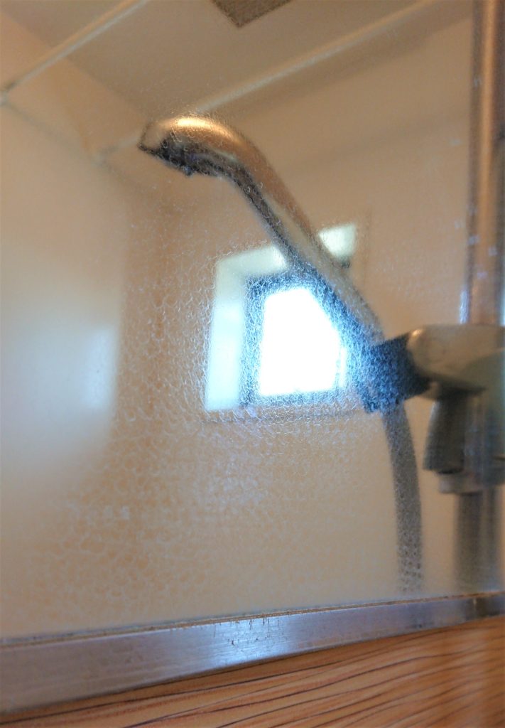 簡単 鏡の水垢落としはクレンザーとアルミホイルでゴシゴシ ゆりの便利グッズ